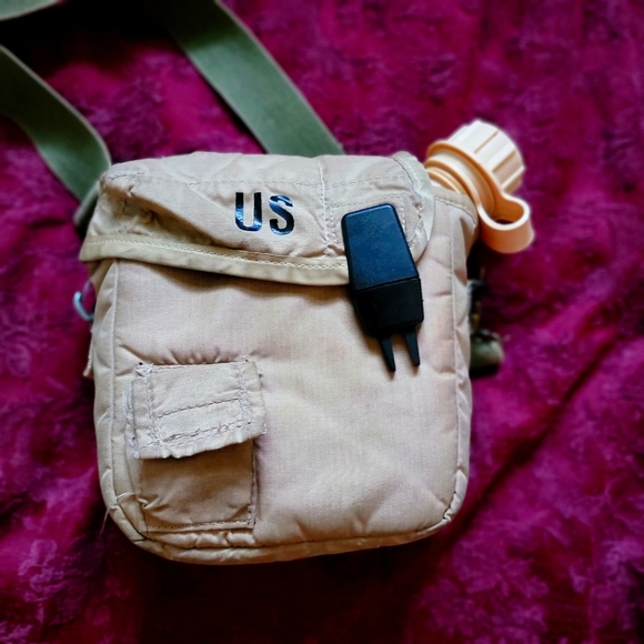 Collapsible Military Water Canteen Bottle with Cover and Sling - Picture 1 of 15